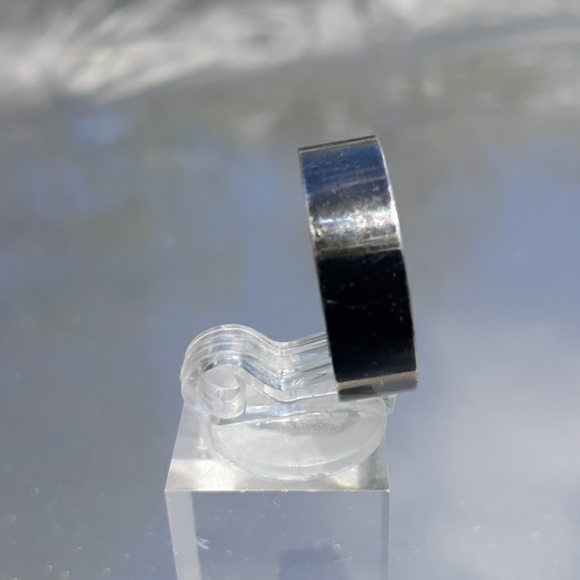 Titanium wedding ring - Picture 4 of 5